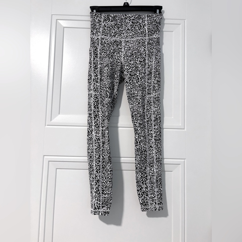 Athleta Ultimate Stash Textured 7/8 Tight